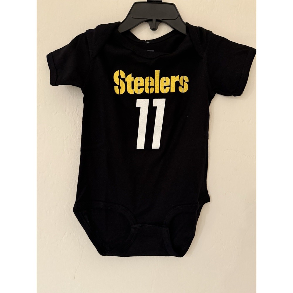 Pittsburgh Steelers Chase Claypool #11 Infant's Outer stuff Bodysuit- 6-9 M NWT
